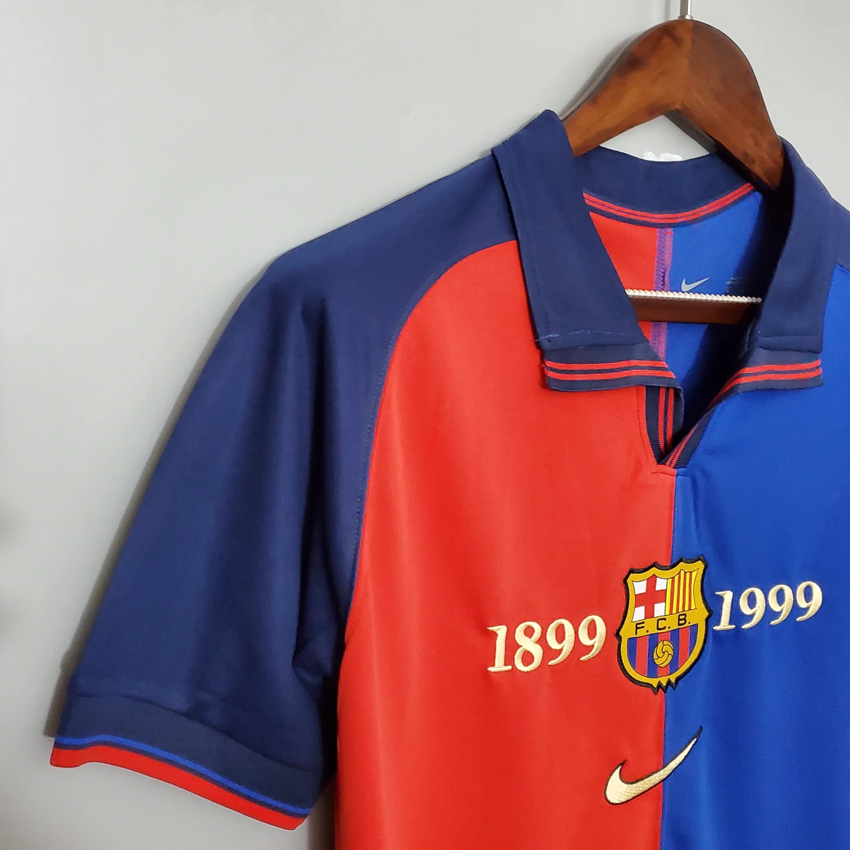 Барселона 1999-2000 домашня ретро форма - крупний план