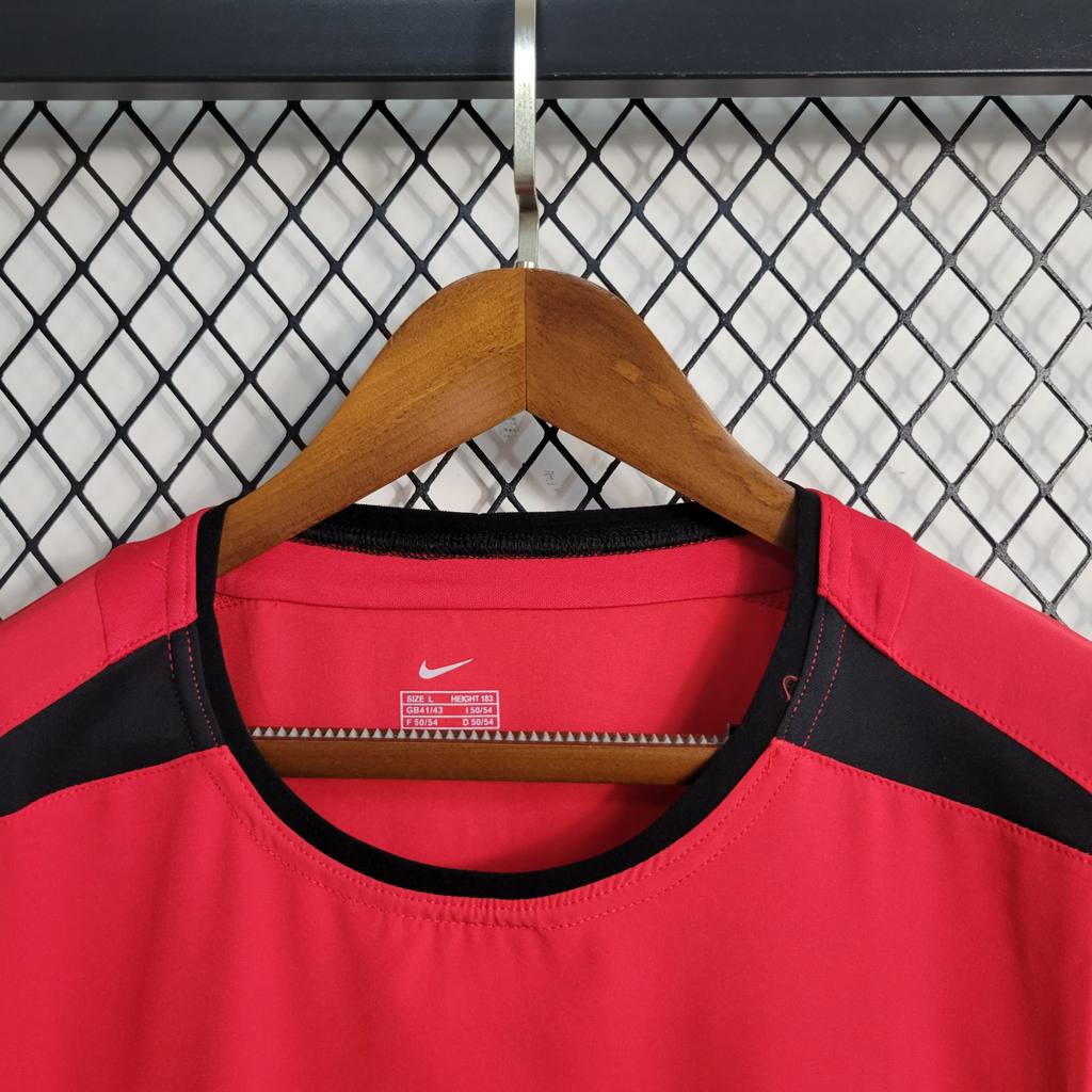 Манчестер Юнайтед 2002-2003 домашня ретро форма - крупний план