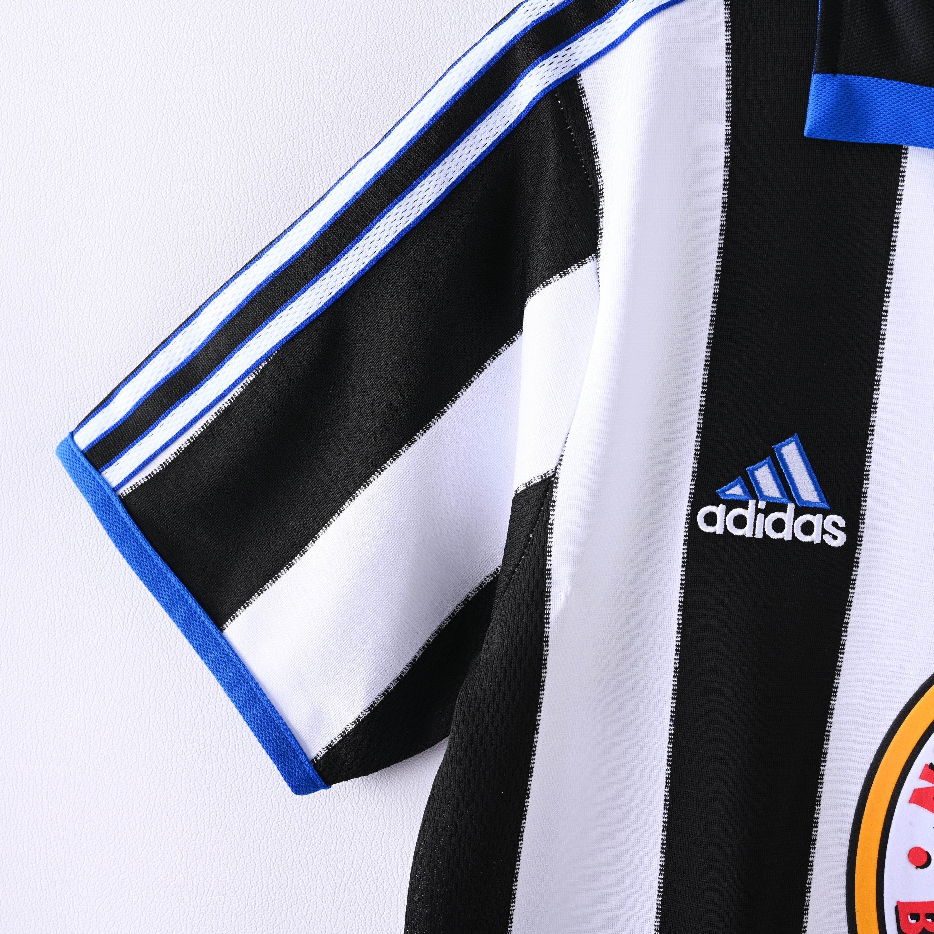 Ньюкасл 1999-2000 домашня ретро форма - вигляд ззаду