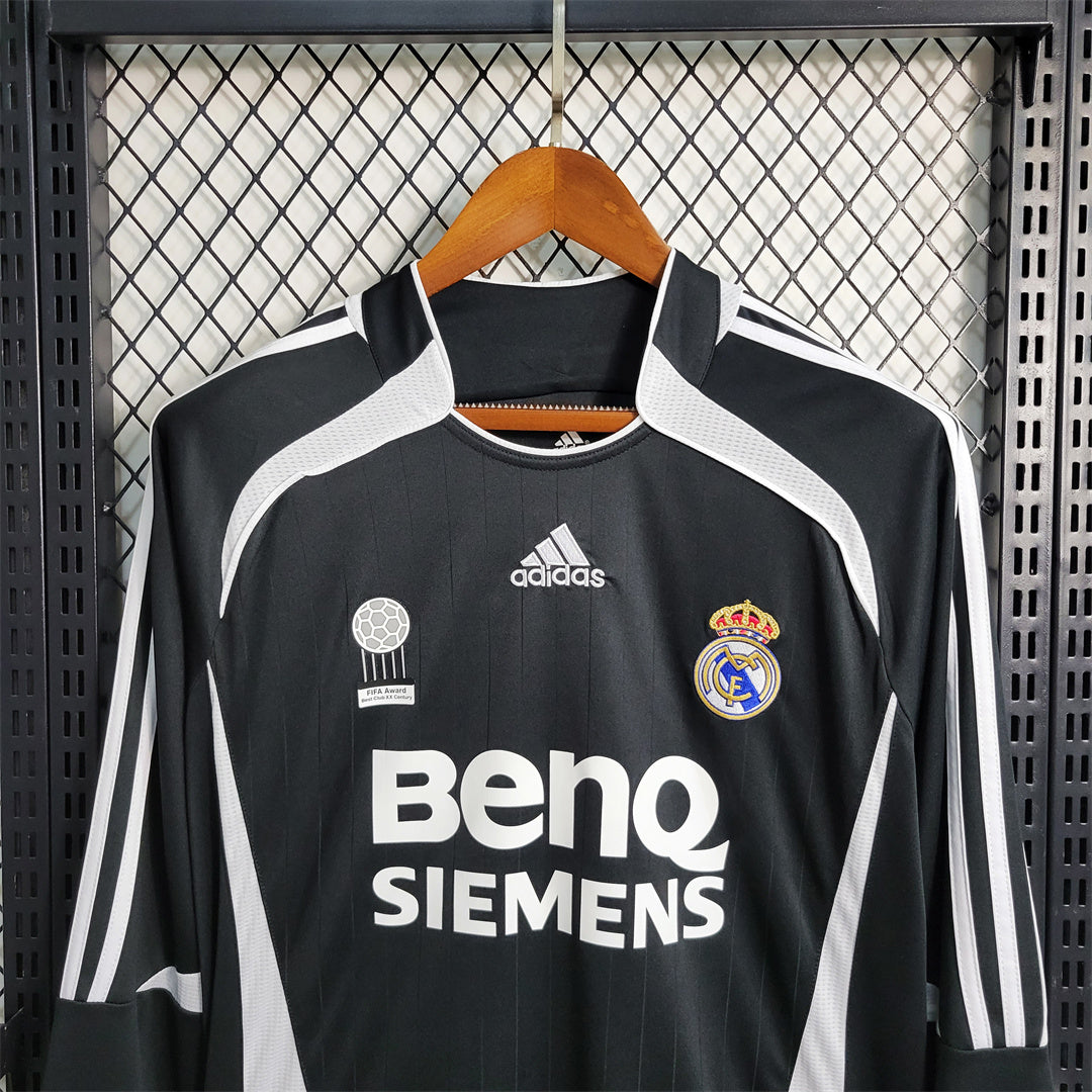 Реал Мадрид 2006-2007 гостьова ретро форма - вигляд ззаду