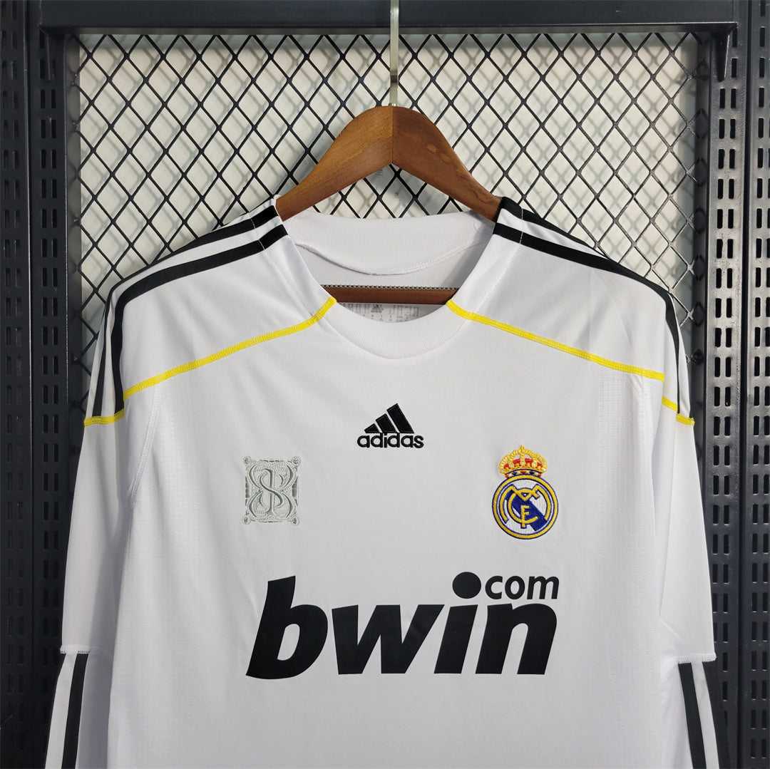 Реал Мадрид 2009-2010 домашня ретро форма - деталь емблеми