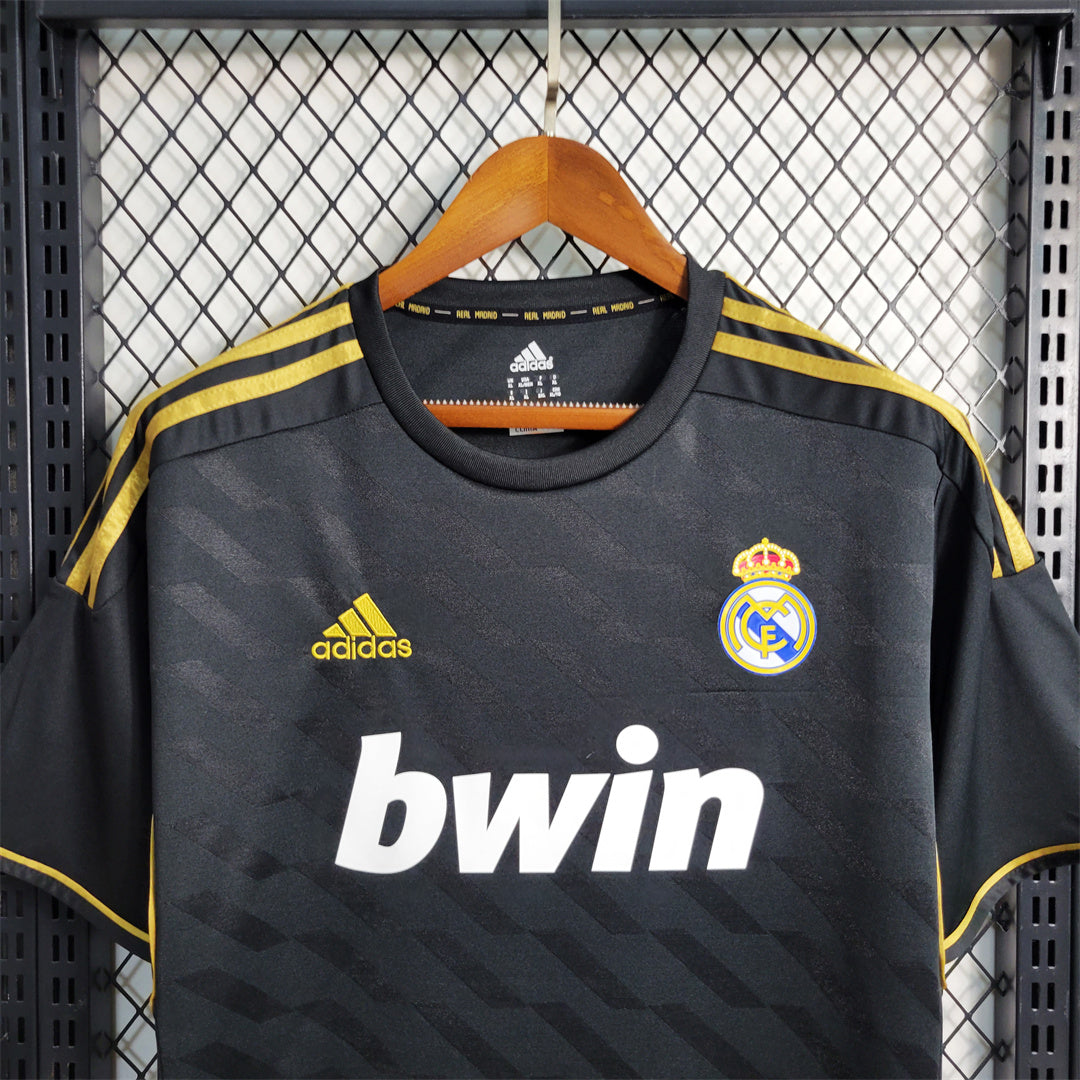 Реал Мадрид 2011-2012 гостьова ретро форма - вигляд ззаду