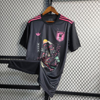 Японія 2024 спеціальна форма - деталь комірця