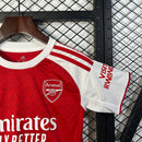Арсенал 2025-2026 домашня форма - крупний план