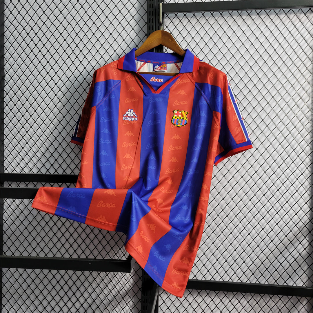 Барселона 1996-1997 домашня ретро форма - деталь емблеми