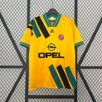 Баварія 1993-1995 гостьова ретро форма - вигляд спереду
