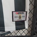 Ювентус 2001-2002 домашня ретро форма - крупний план