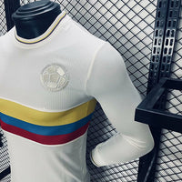Колумбія 2024 ювілейна форма - деталь комірця