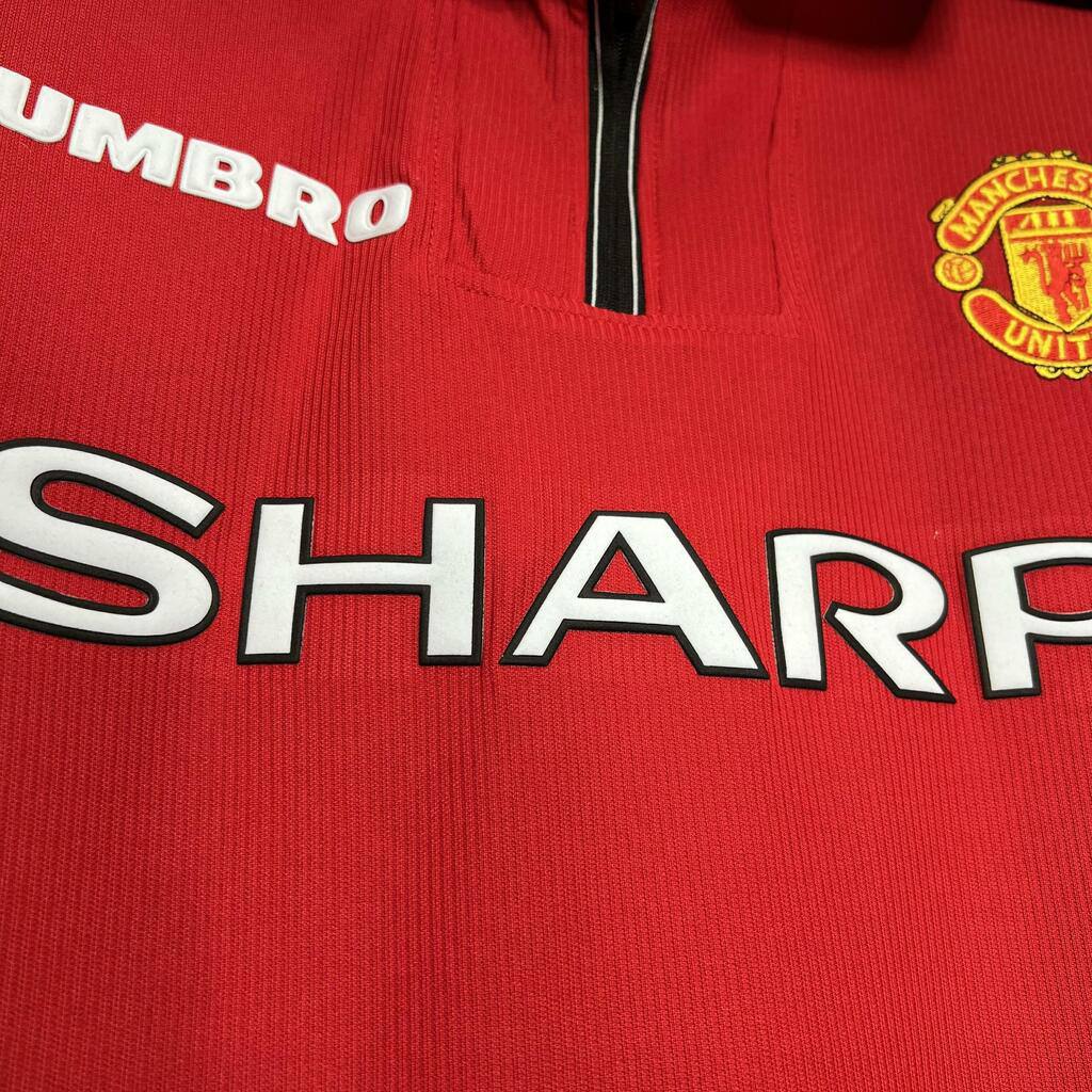 Манчестер Юнайтед 1998-2000 домашня ретро форма - деталь комірця