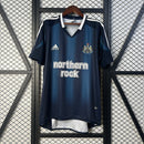 Ньюкасл 2004-2005 домашня ретро форма - вигляд спереду
