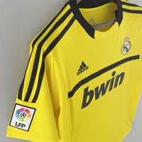 Реал Мадрид 2011-2012 домашня ретро форма - деталь комірця