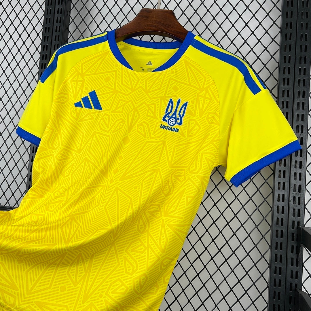 Україна 2026 домашня форма - деталь емблеми